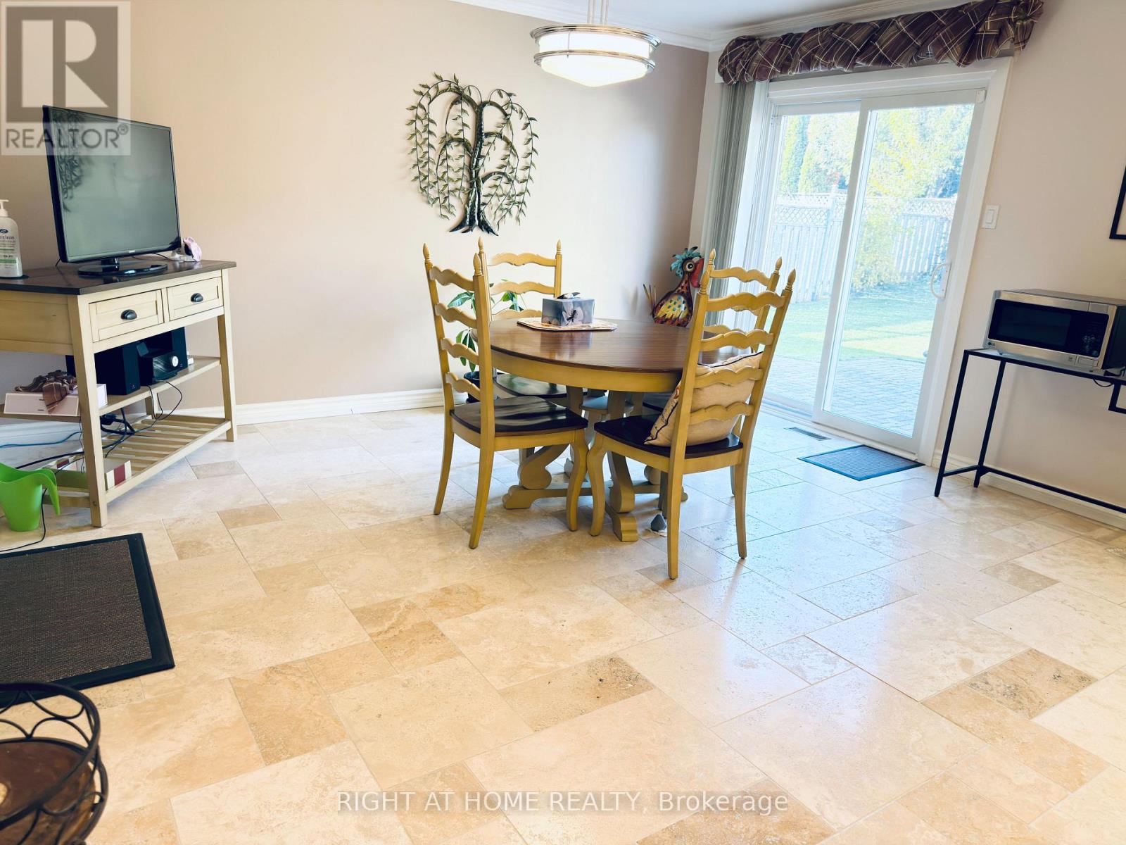 6 Cowles Court, Richmond Hill, Ontario  L4C 9A7 - Photo 4 - N14120708