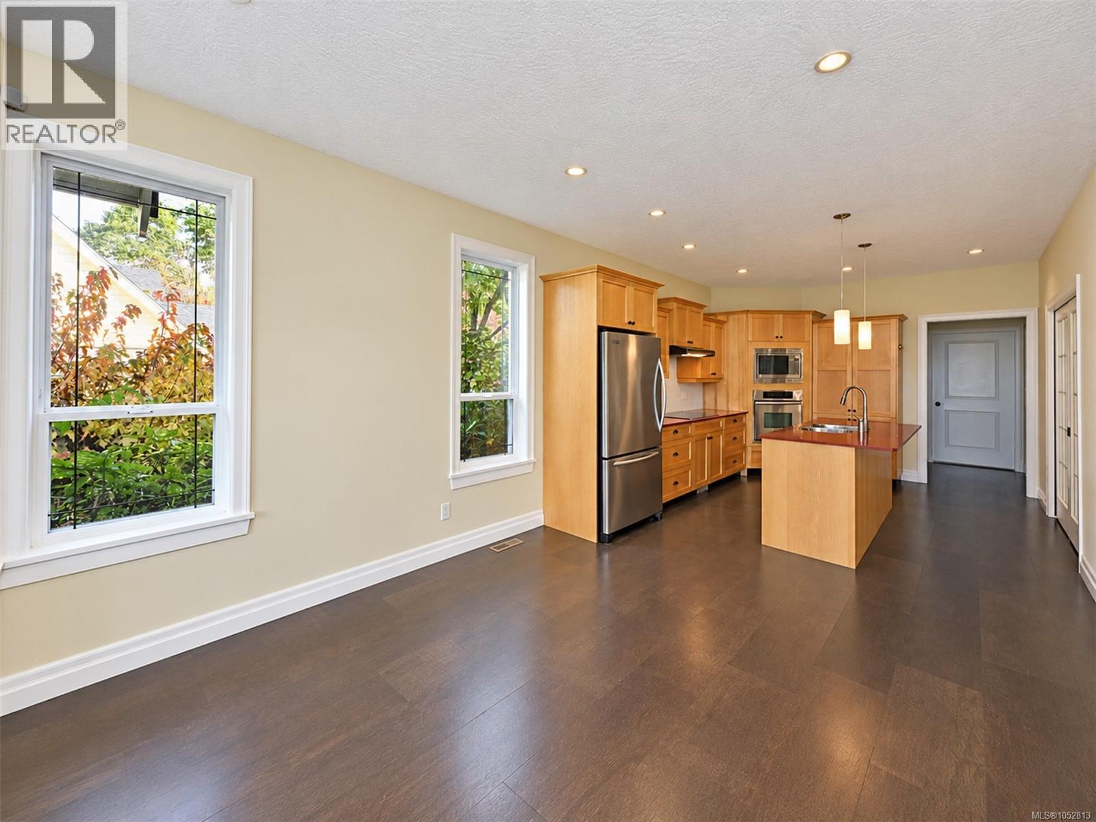 6086 Sterling Dr