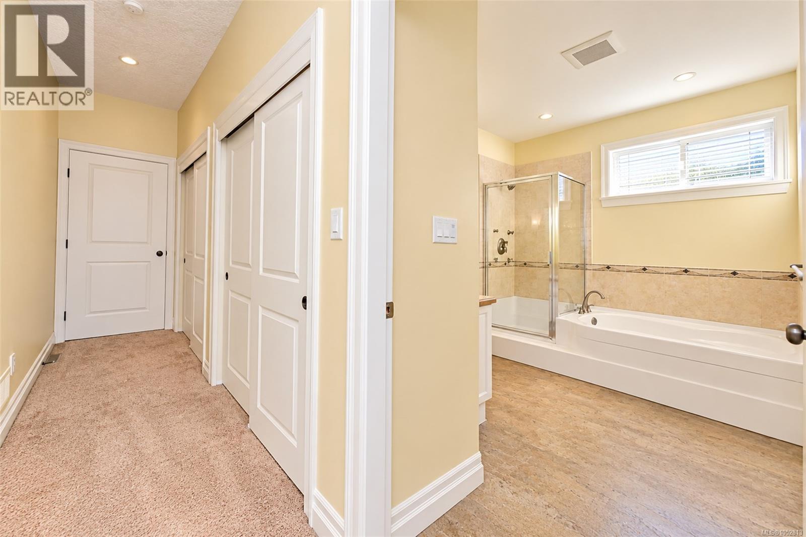 6086 Sterling Dr