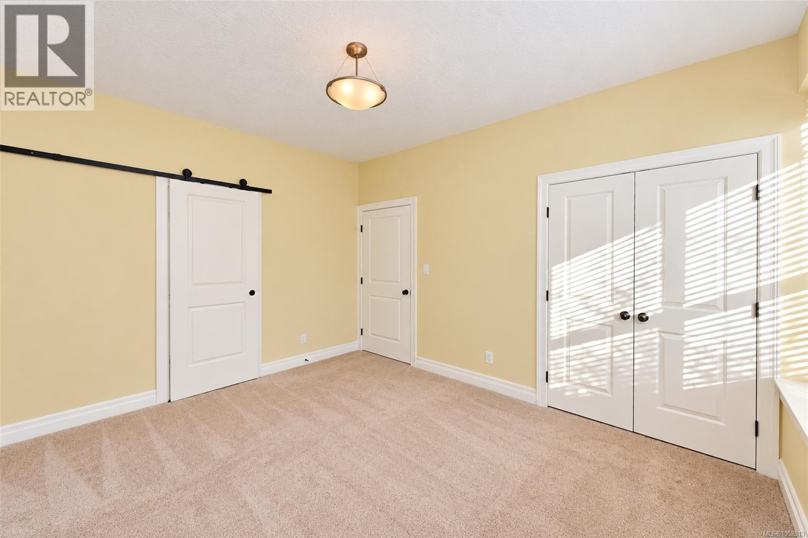 6086 Sterling Dr