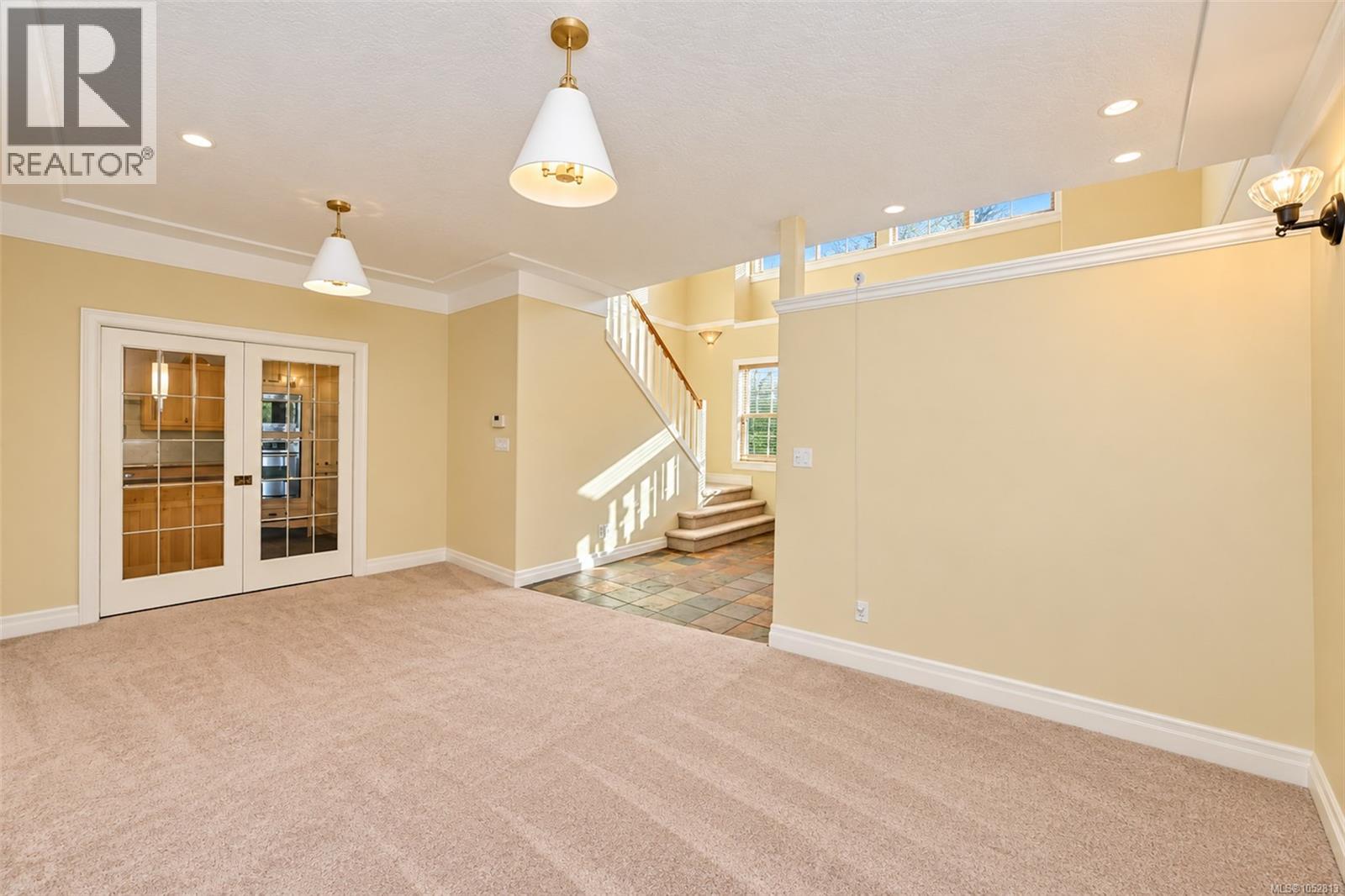 6086 Sterling Dr