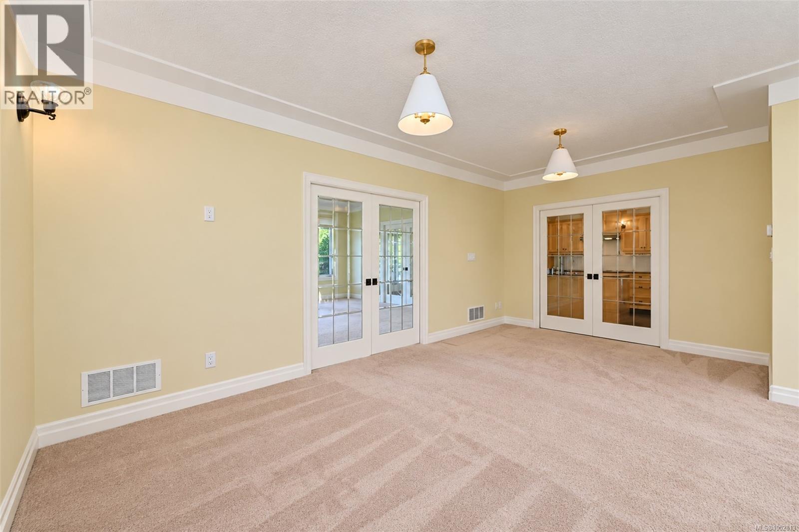 6086 Sterling Dr