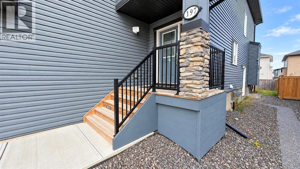 197 Baysprings Gardens Sw, Airdrie, Alberta  T4B 5C5 - Photo 3 - A2354244