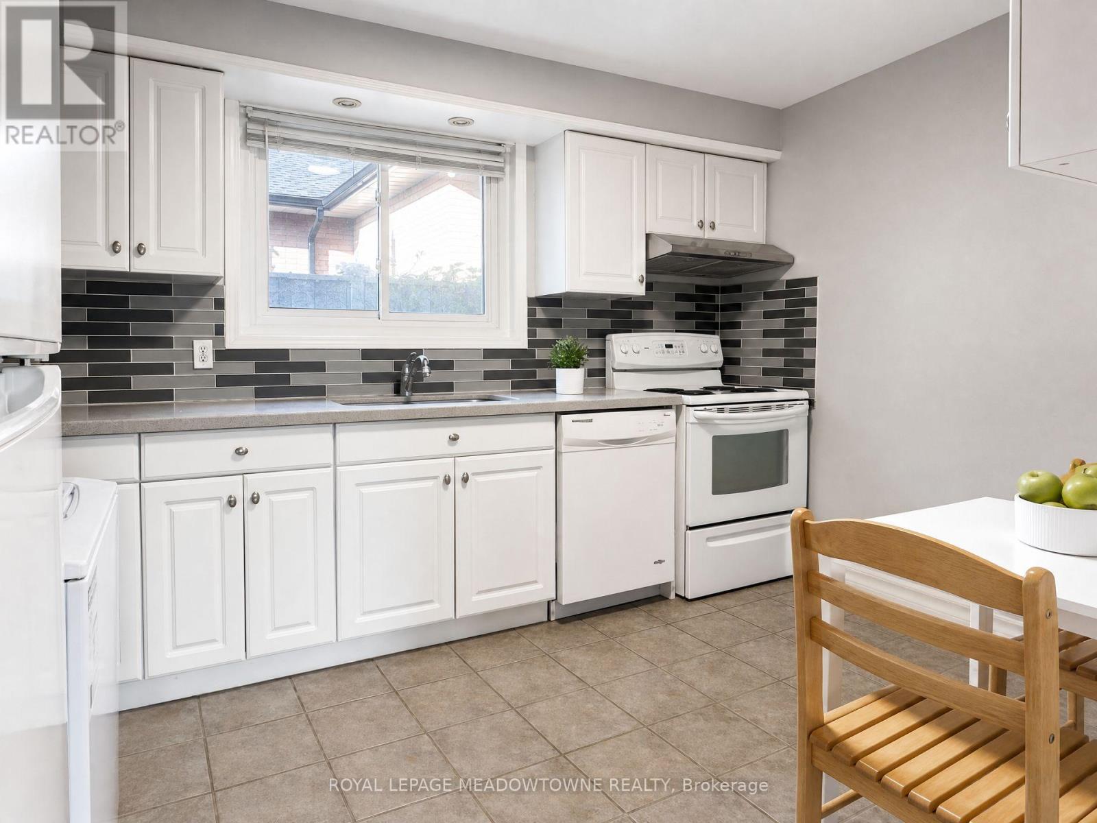 Upper - 158 Coronation Drive, Toronto, Ontario  M1E 2H5 - Photo 10 - E14122246