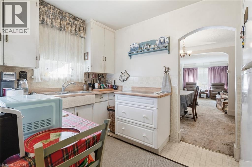 34 Pinecrest Avenue, St. Catharines, Ontario  L2T 1C8 - Photo 10 - 40873982