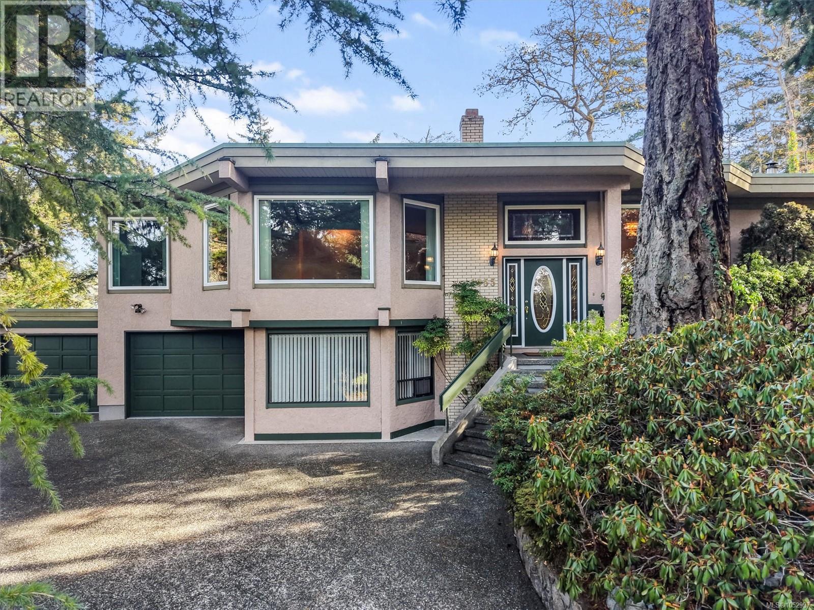 1055 Thistlewood Dr