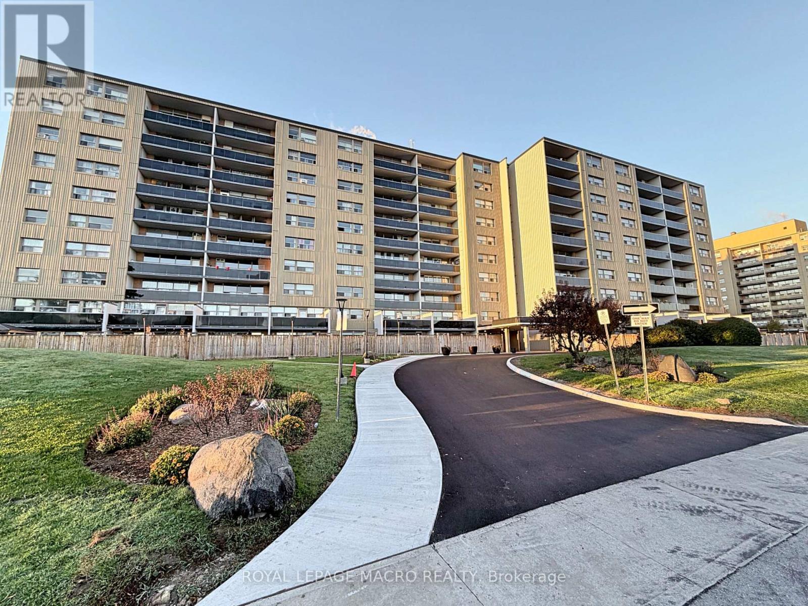804 - 15 ALBRIGHT ROAD, Hamilton, Ontario