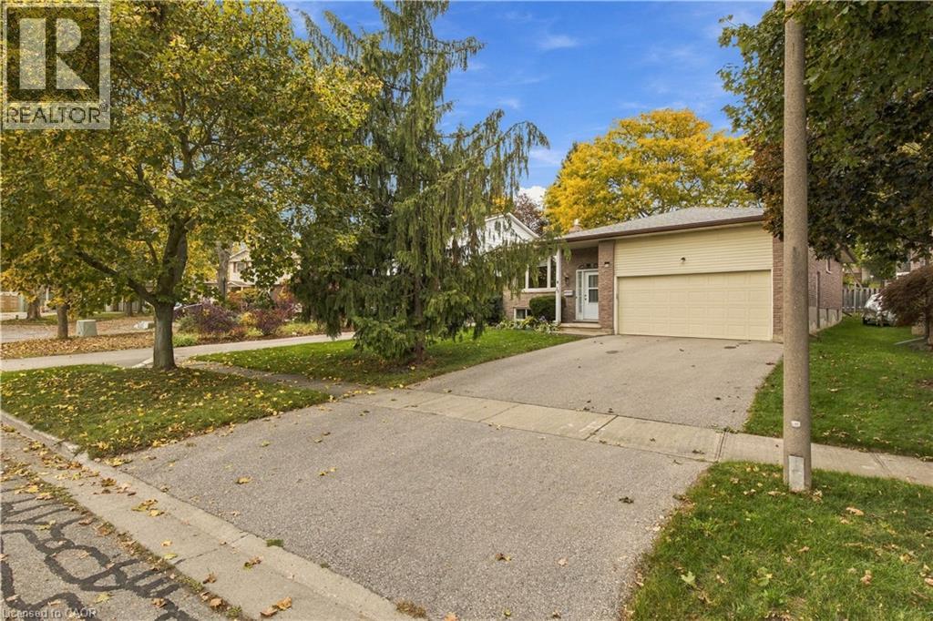 30 Carlyle Place, Kitchener, Ontario  N2P 1R6 - Photo 3 - 40873846