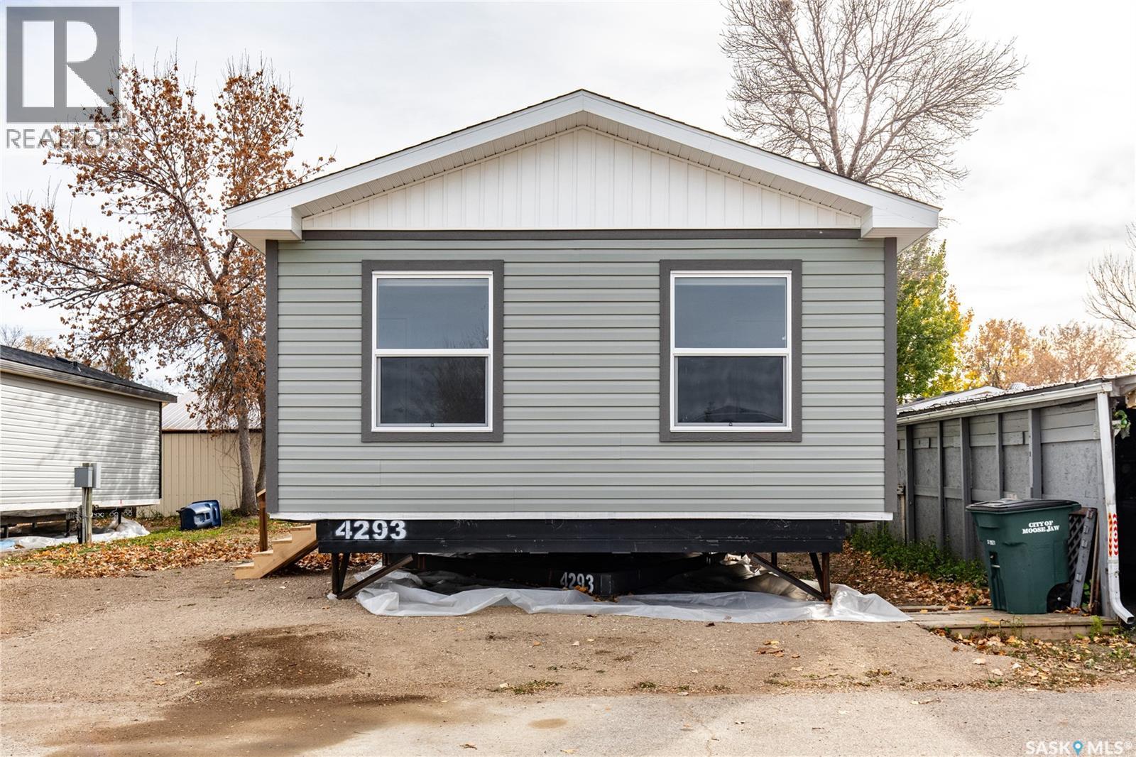 E18 1455 9th Avenue Ne, Moose Jaw, Saskatchewan S6J 1C6 - Photo 5 - SK052017