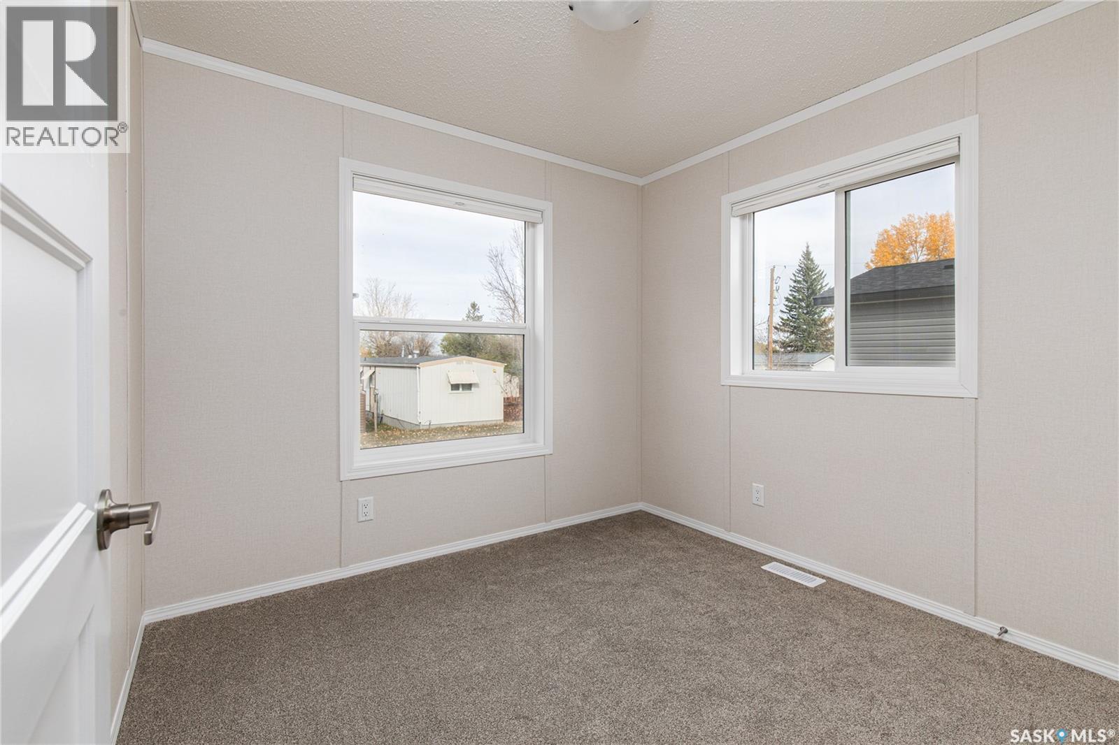 E18 1455 9th Avenue Ne, Moose Jaw, Saskatchewan S6J 1C6 - Photo 8 - SK052017