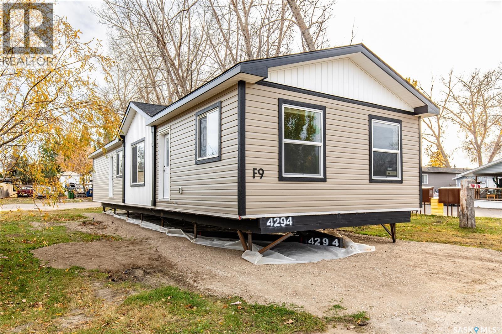 F9 1455 9th Avenue Ne, Moose Jaw, Saskatchewan S6J 1C6 - Photo 1 - SK052006