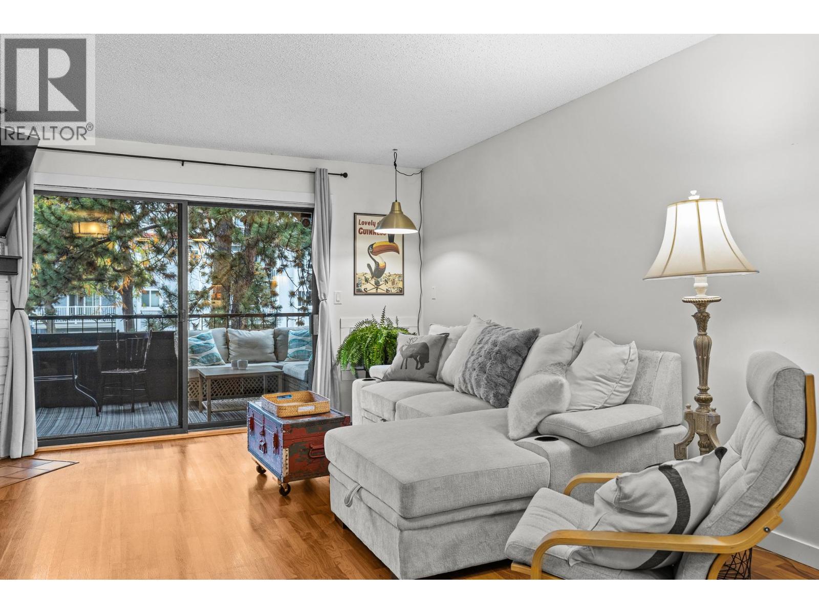 983 Bernard Avenue Unit# 210, Kelowna, British Columbia  V1Y 6P7 - Photo 2 - 10404645