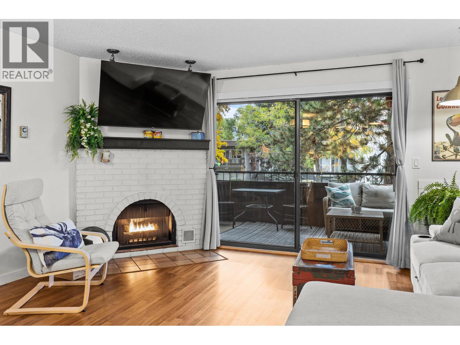 983 Bernard Avenue Unit# 210, Kelowna, British Columbia  V1Y 6P7 - Photo 3 - 10404645