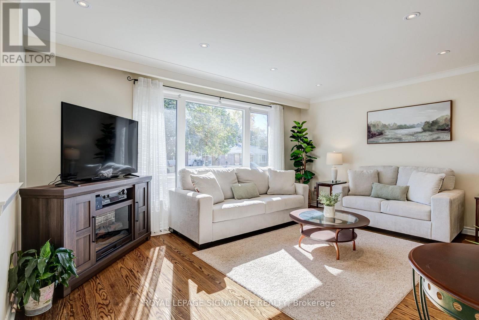 22 Painswick Crescent, Toronto, Ontario  M2J 3M6 - Photo 8 - C14122450