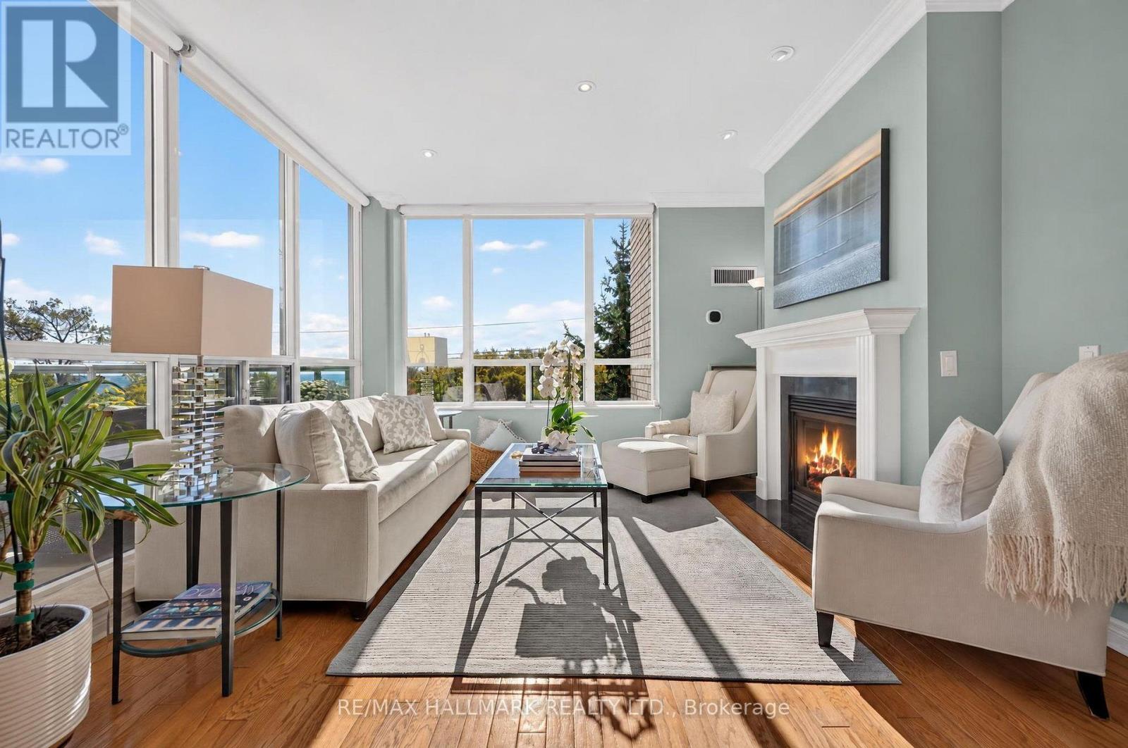 410 - 9 BOARDWALK DRIVE, Toronto, Ontario