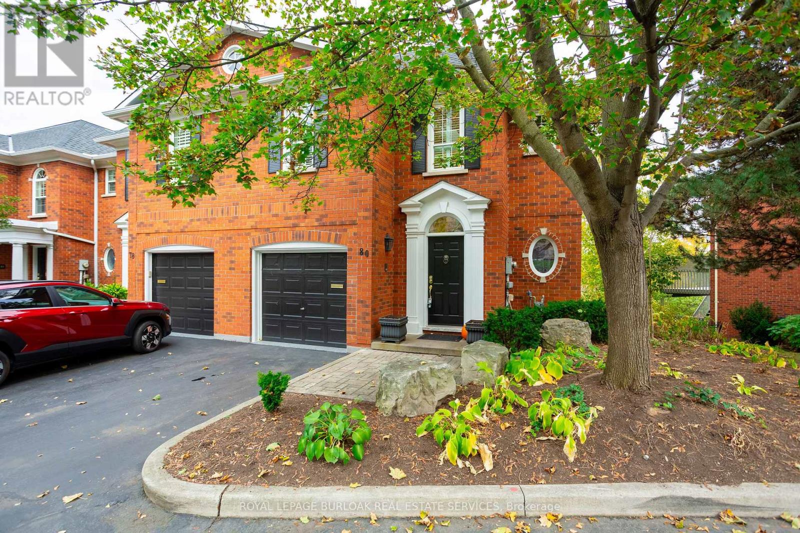 80 Fairwood Place W, Burlington, Ontario  L7T 4B6 - Photo 3 - W14122444