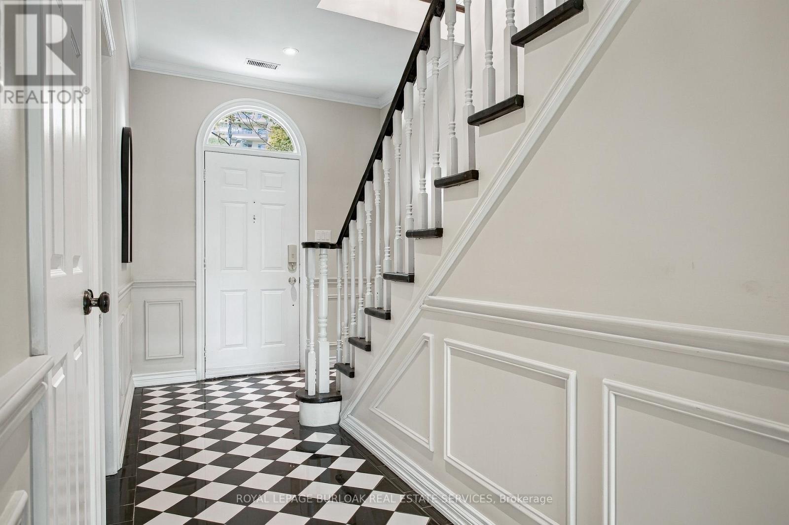 80 Fairwood Place W, Burlington, Ontario  L7T 4B6 - Photo 4 - W14122444
