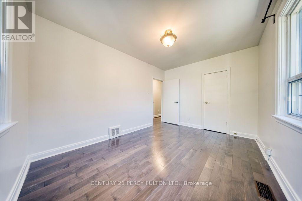 12 Silvercrest Avenue, Toronto, Ontario  M8W 2S4 - Photo 17 - W14122448