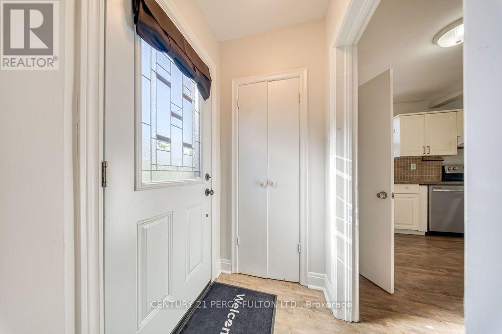 12 Silvercrest Avenue, Toronto, Ontario  M8W 2S4 - Photo 3 - W14122448