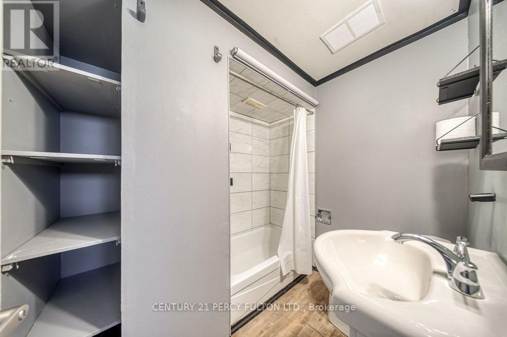 12 Silvercrest Avenue, Toronto, Ontario  M8W 2S4 - Photo 33 - W14122448
