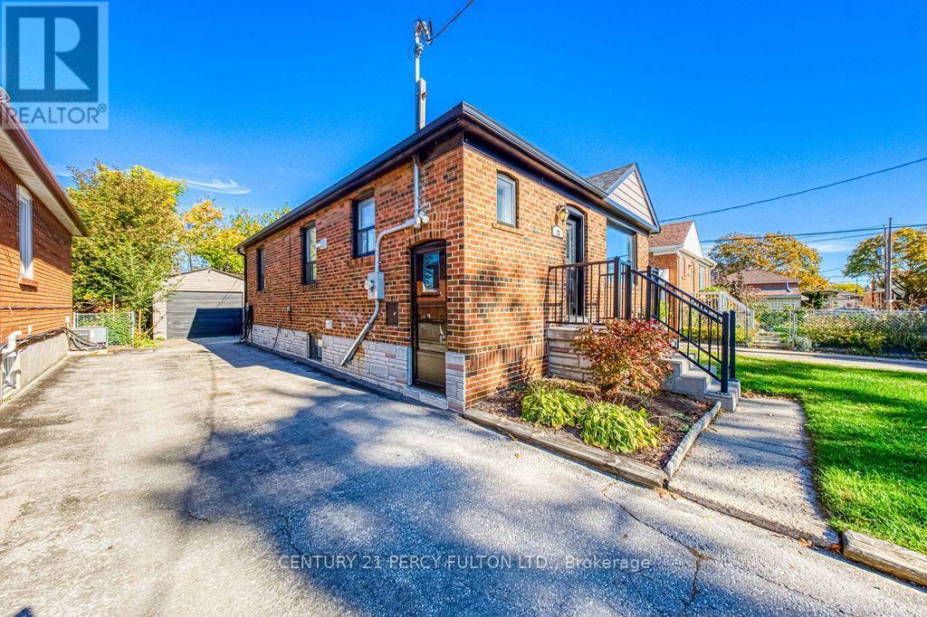 12 Silvercrest Avenue, Toronto, Ontario  M8W 2S4 - Photo 35 - W14122448