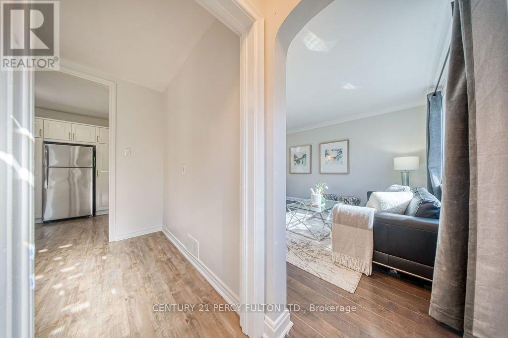12 Silvercrest Avenue, Toronto, Ontario  M8W 2S4 - Photo 4 - W14122448