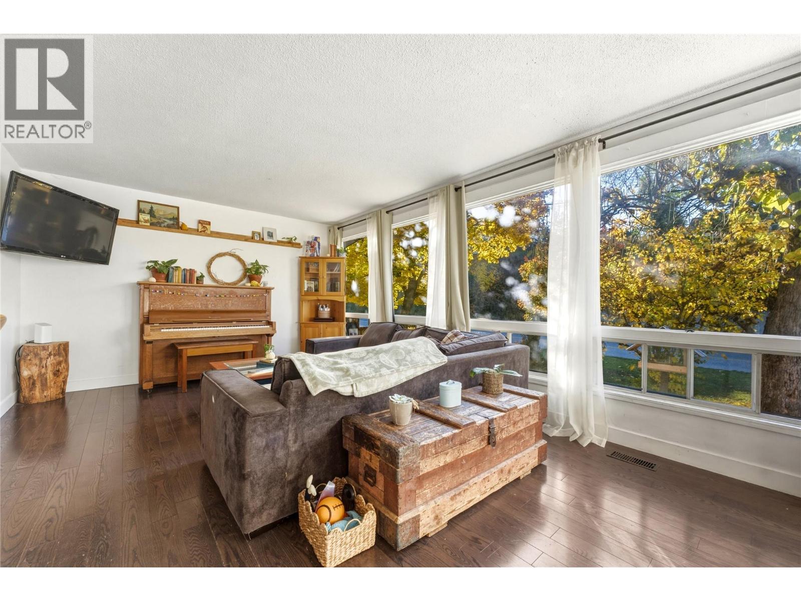 2140 Rosedale Avenue, Armstrong, British Columbia  V4Y 0A3 - Photo 6 - 10404581