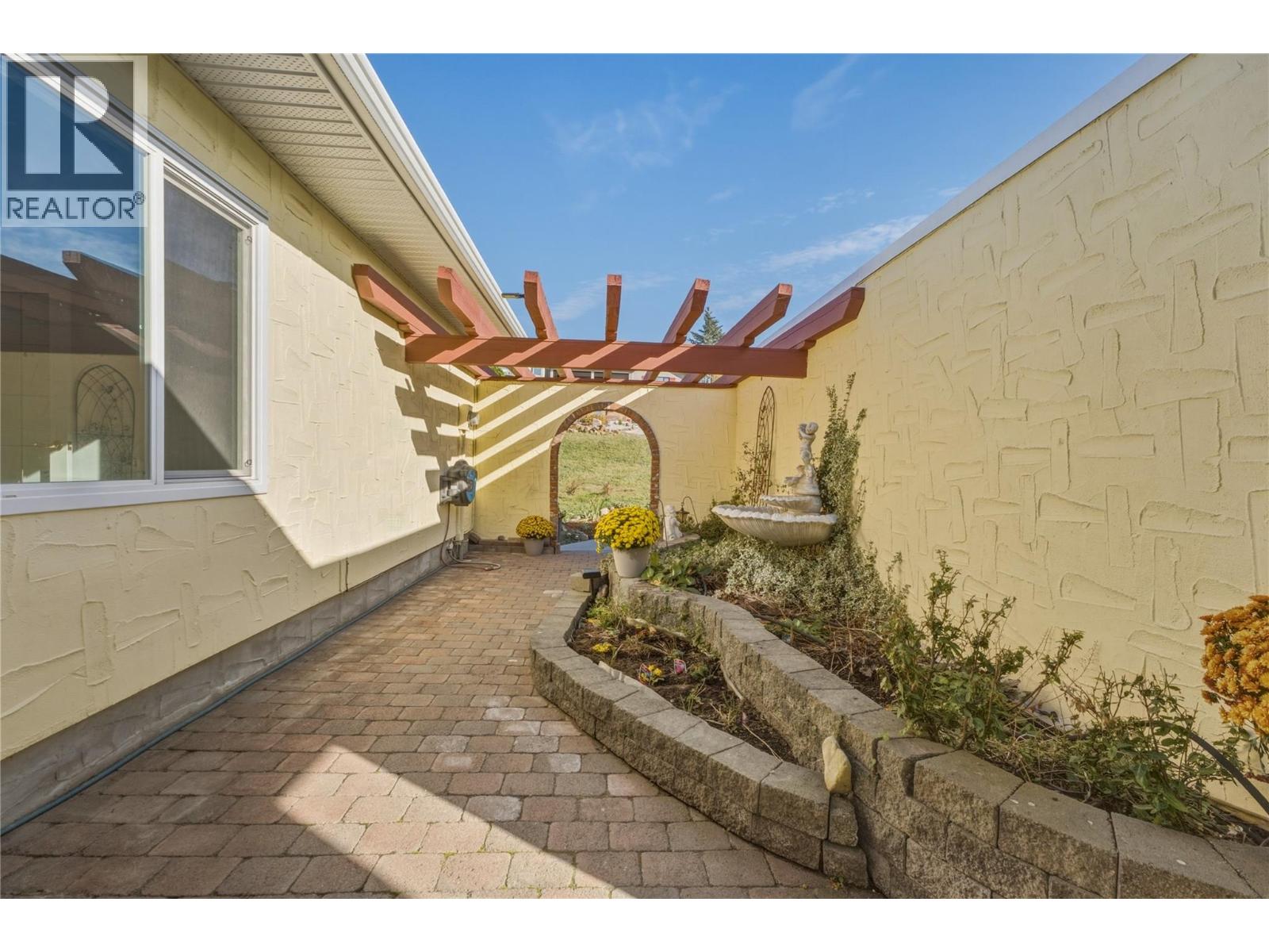 9102 Cherry Lane, Coldstream, British Columbia  V1B 1V9 - Photo 3 - 10404462