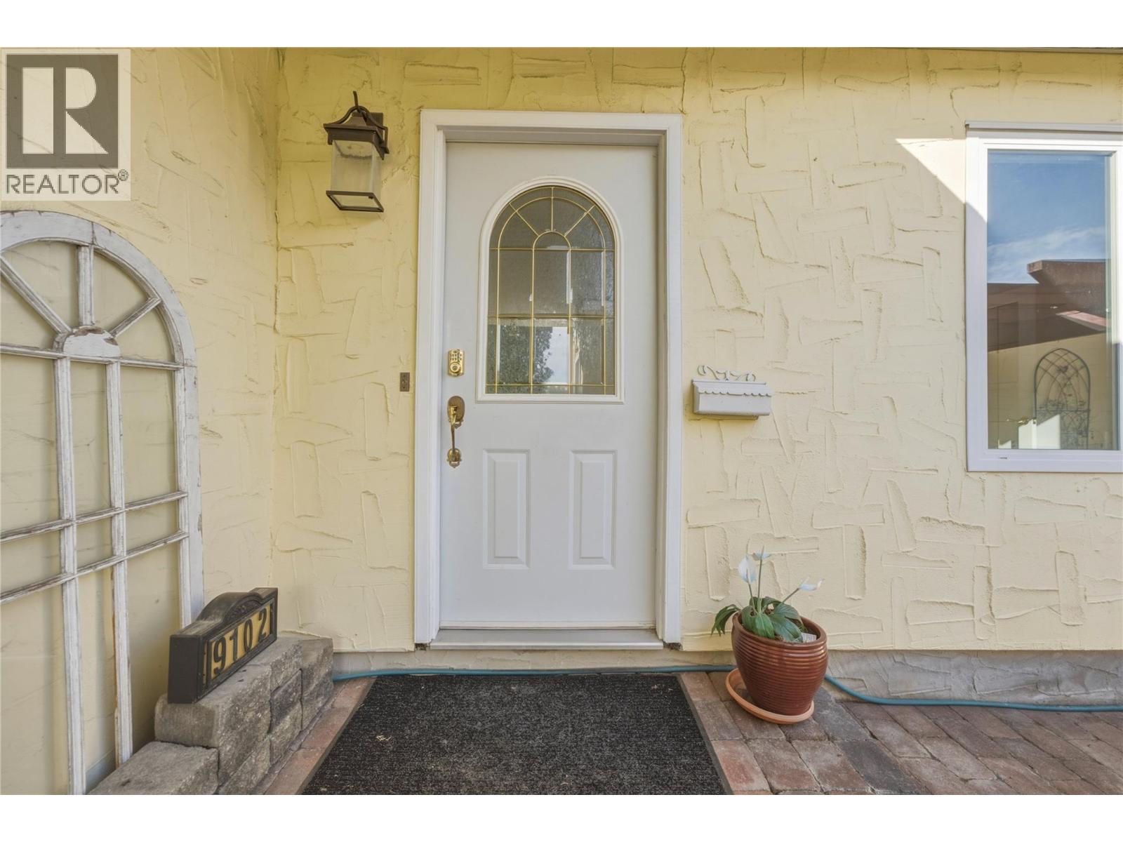 9102 Cherry Lane, Coldstream, British Columbia  V1B 1V9 - Photo 4 - 10404462