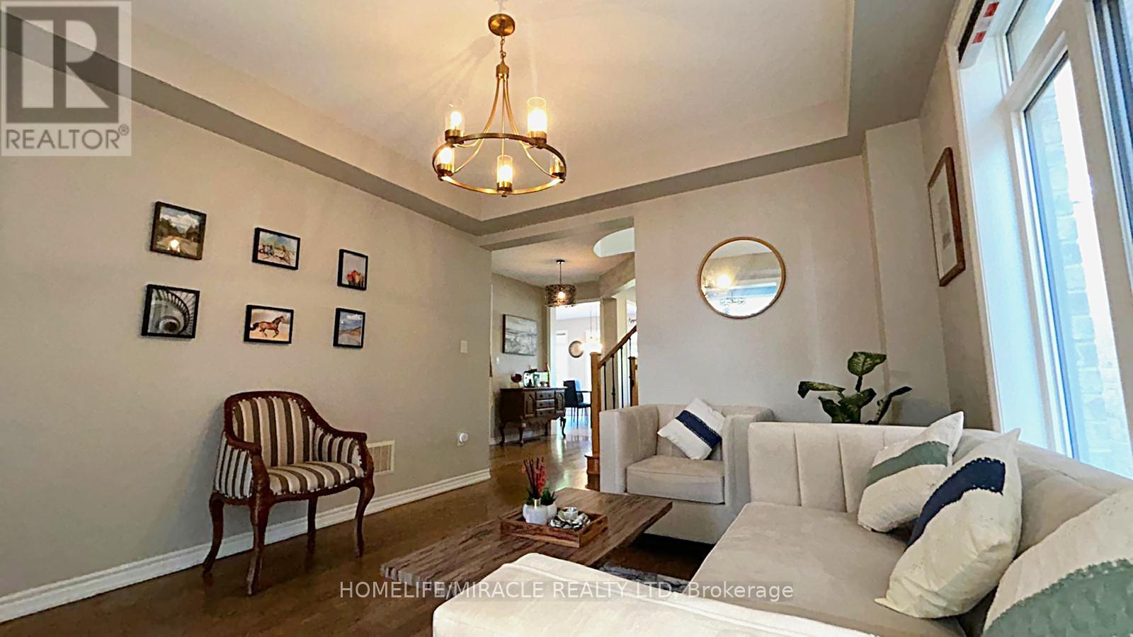 185 Thornbush Boulevard, Brampton, Ontario  L7A 4R5 - Photo 5 - W13597046