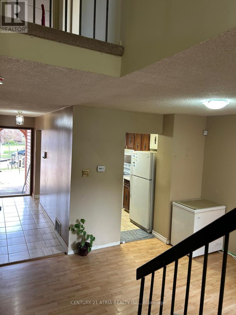 6 Lindridge Avenue, Brampton, Ontario  L6S 3W9 - Photo 5 - W14122552