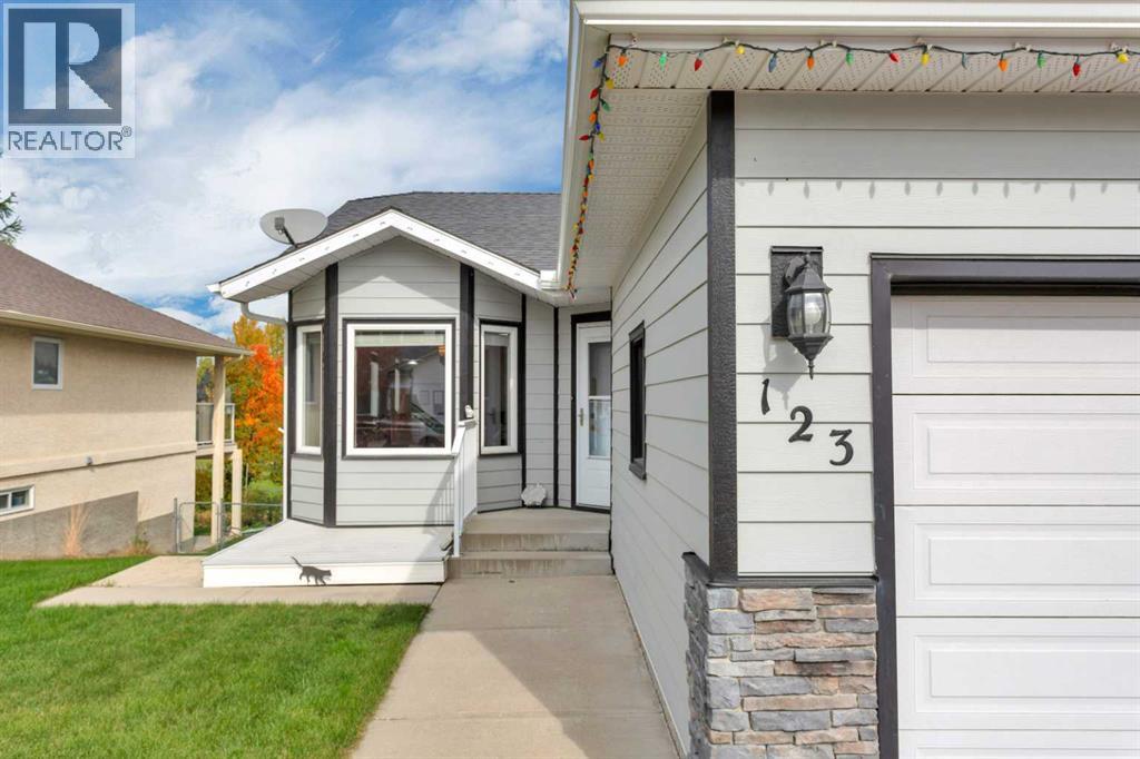 123 Riverview Circle