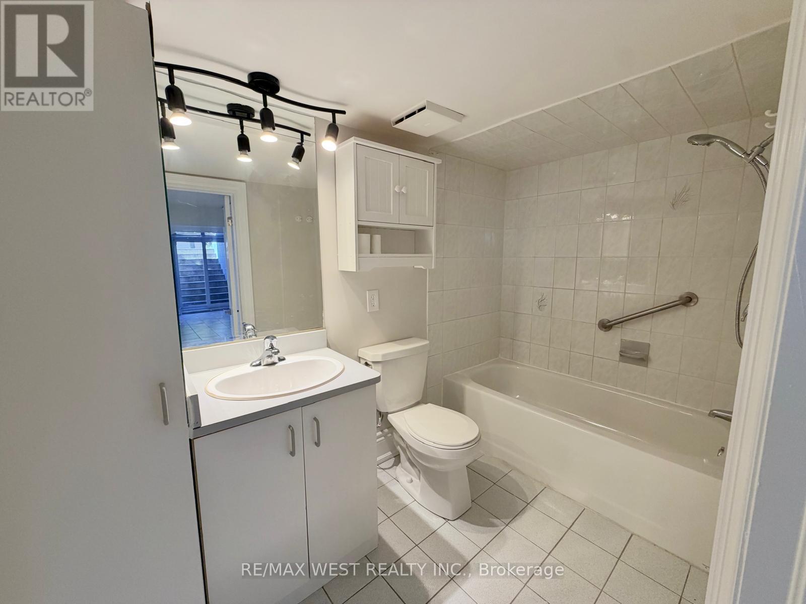8243 Kipling Avenue, Vaughan, Ontario  L4L 2A5 - Photo 12 - N14120992