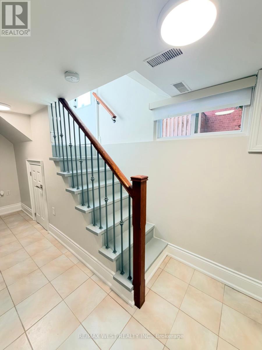 8243 Kipling Avenue, Vaughan, Ontario  L4L 2A5 - Photo 6 - N14120992