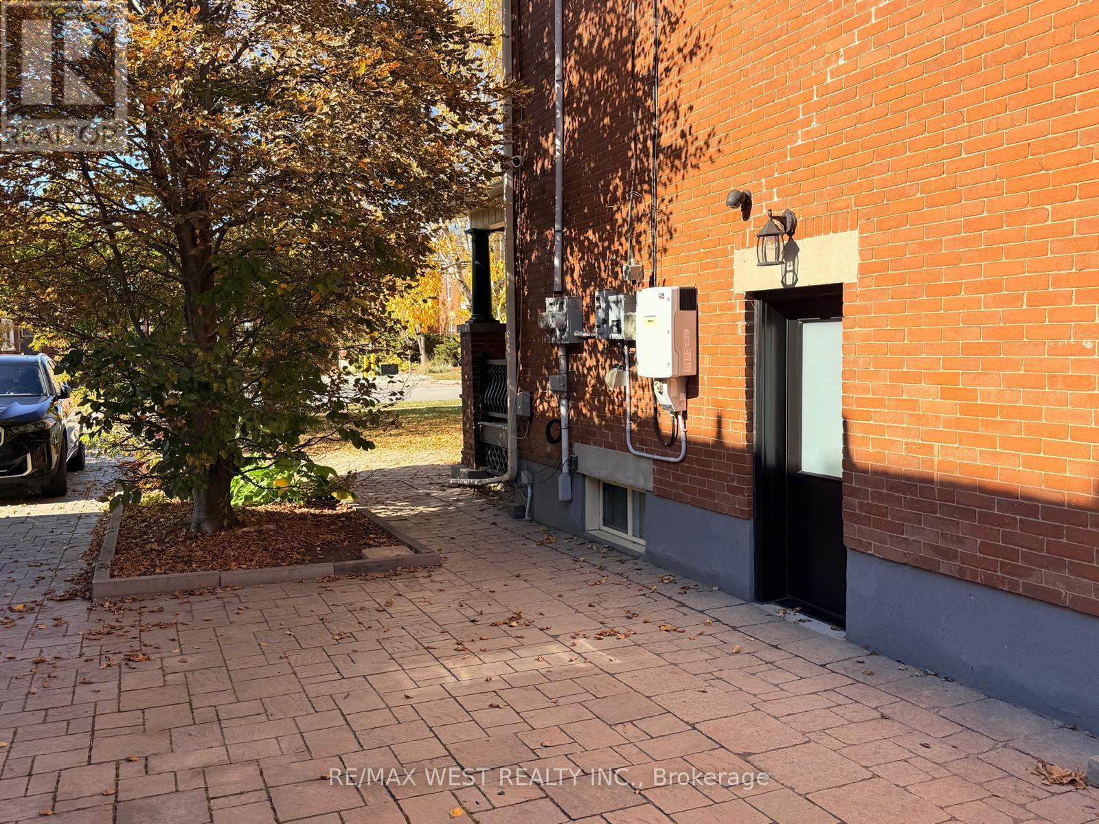 8243 Kipling Avenue, Vaughan, Ontario  L4L 2A5 - Photo 2 - N14120992