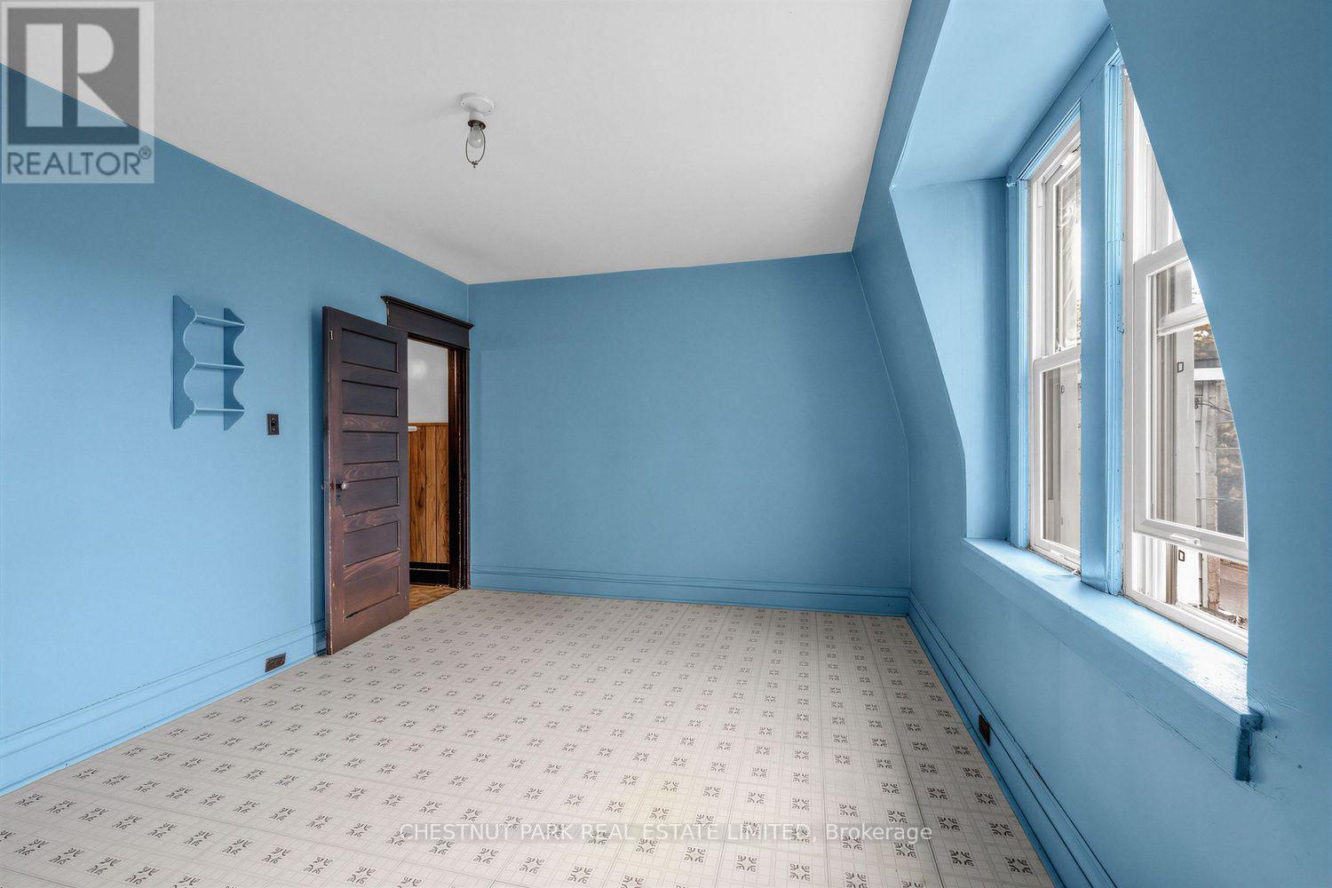 291 St Helen's Avenue, Toronto, Ontario  M6H 4A2 - Photo 11 - C13862044