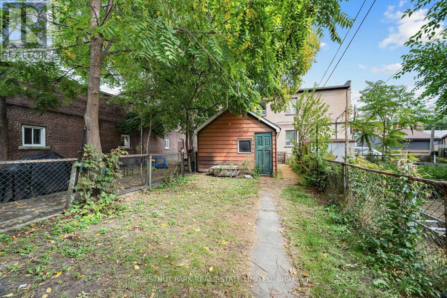 291 St Helen's Avenue, Toronto, Ontario  M6H 4A2 - Photo 18 - C13862044