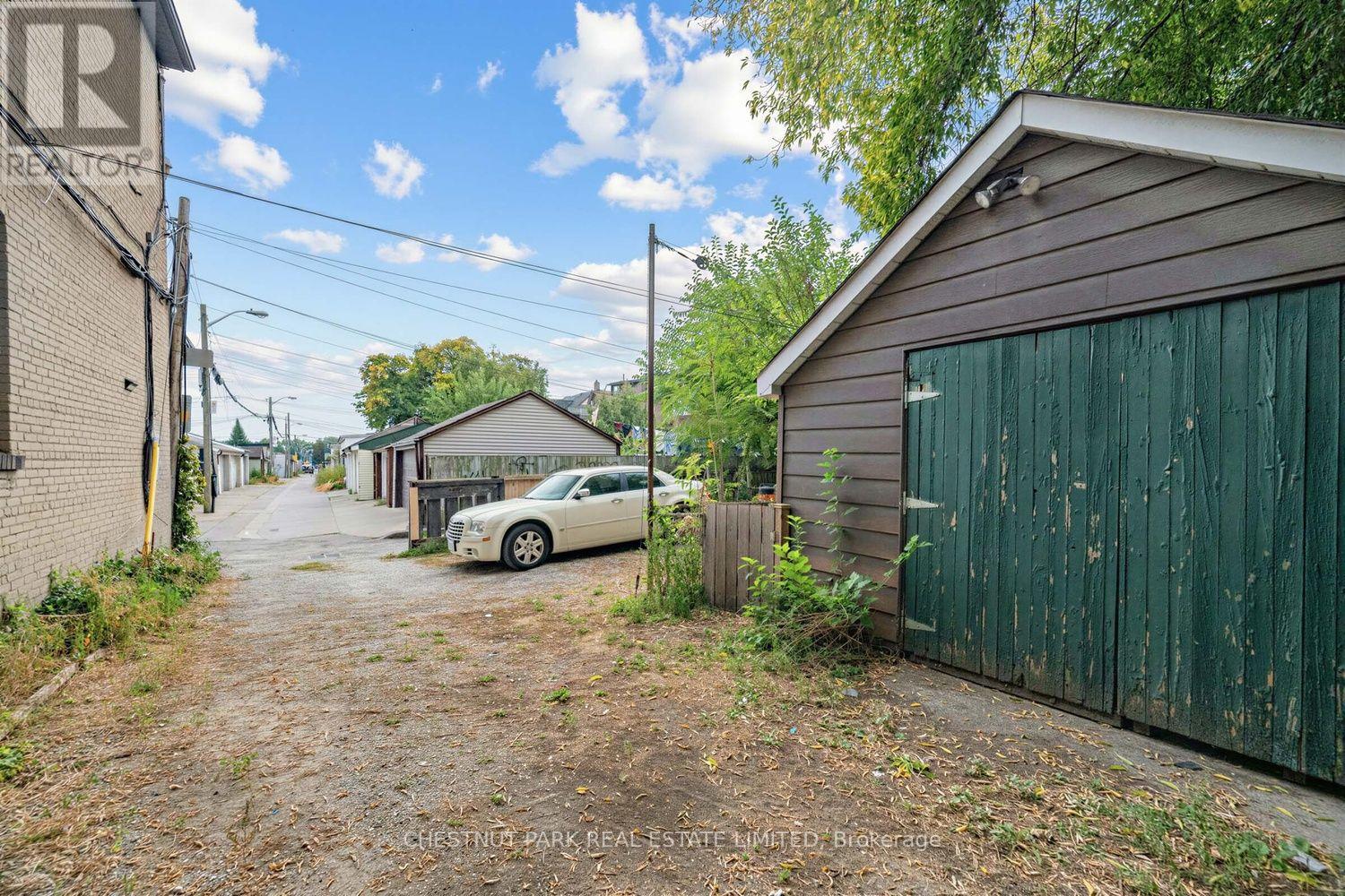 291 St Helen's Avenue, Toronto, Ontario  M6H 4A2 - Photo 20 - C13862044