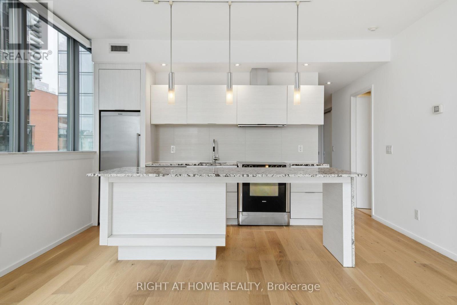 902 - 8 Charlotte Street, Toronto, Ontario  M5V 0K4 - Photo 2 - C14122712