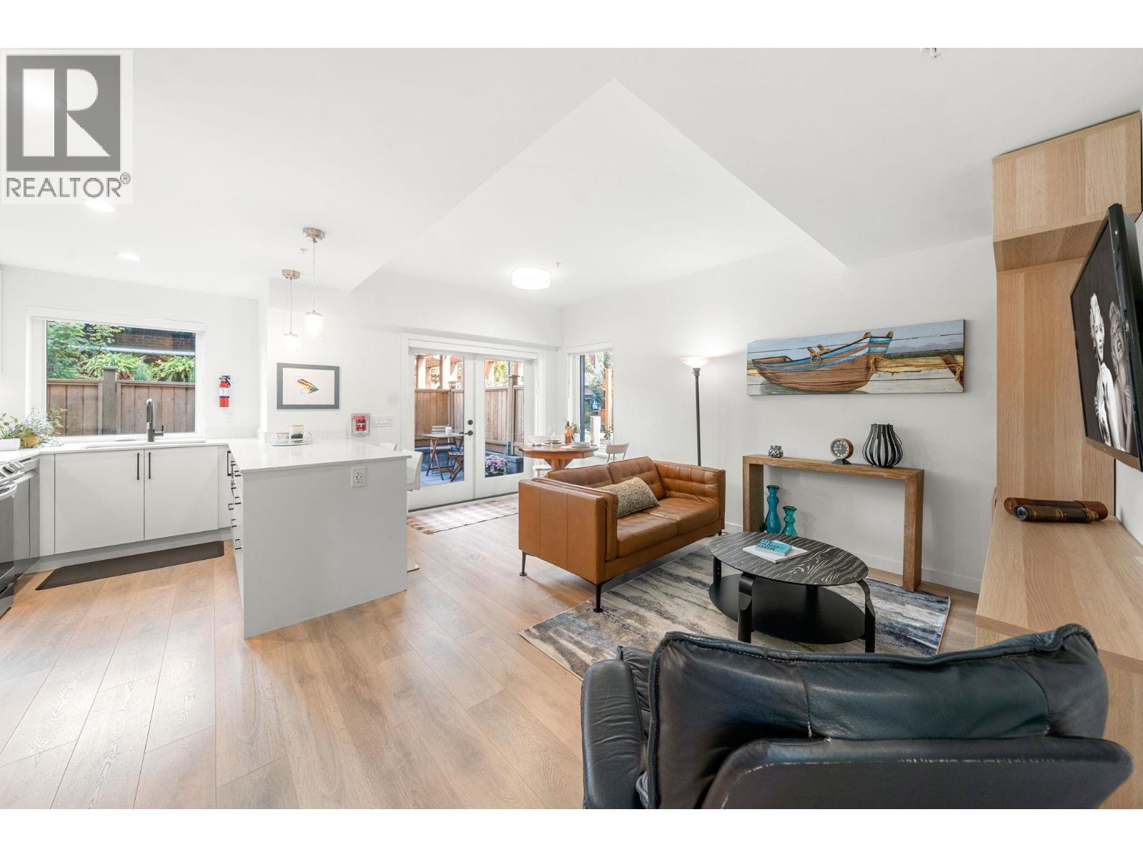 157 555 E 2ND STREET, North Vancouver, British Columbia