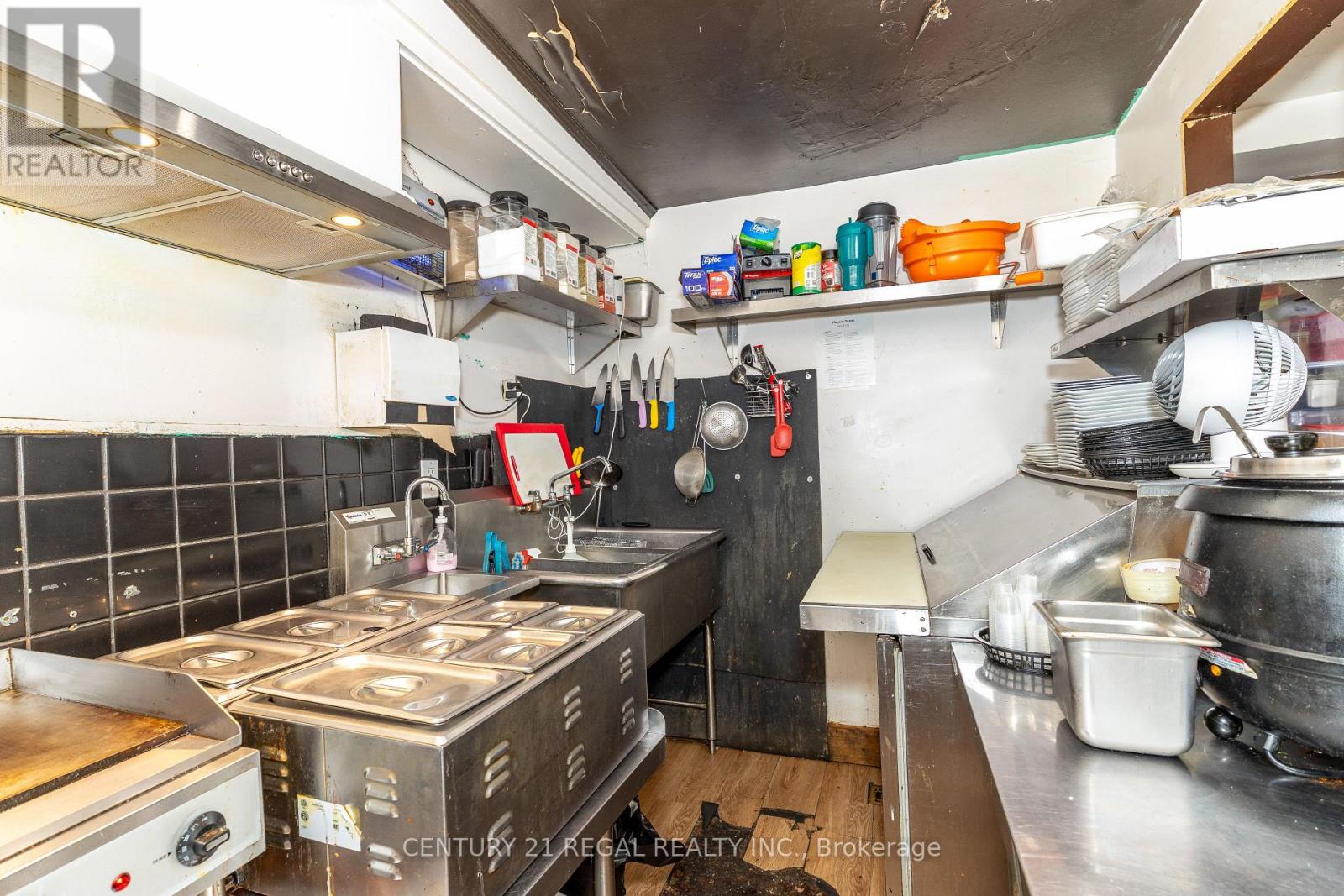 21 Kensington Avenue, Toronto, Ontario  M5T 2J8 - Photo 17 - C13865804