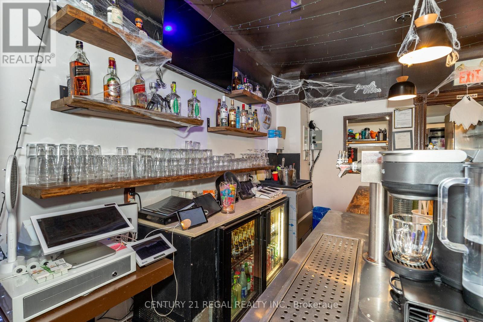 21 Kensington Avenue, Toronto, Ontario  M5T 2J8 - Photo 14 - C13865804