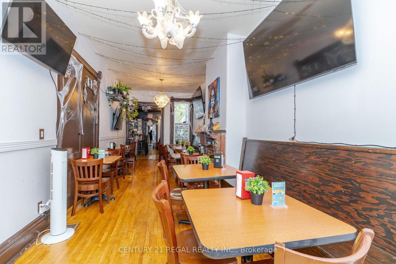 21 Kensington Avenue, Toronto, Ontario  M5T 2J8 - Photo 3 - C13865804