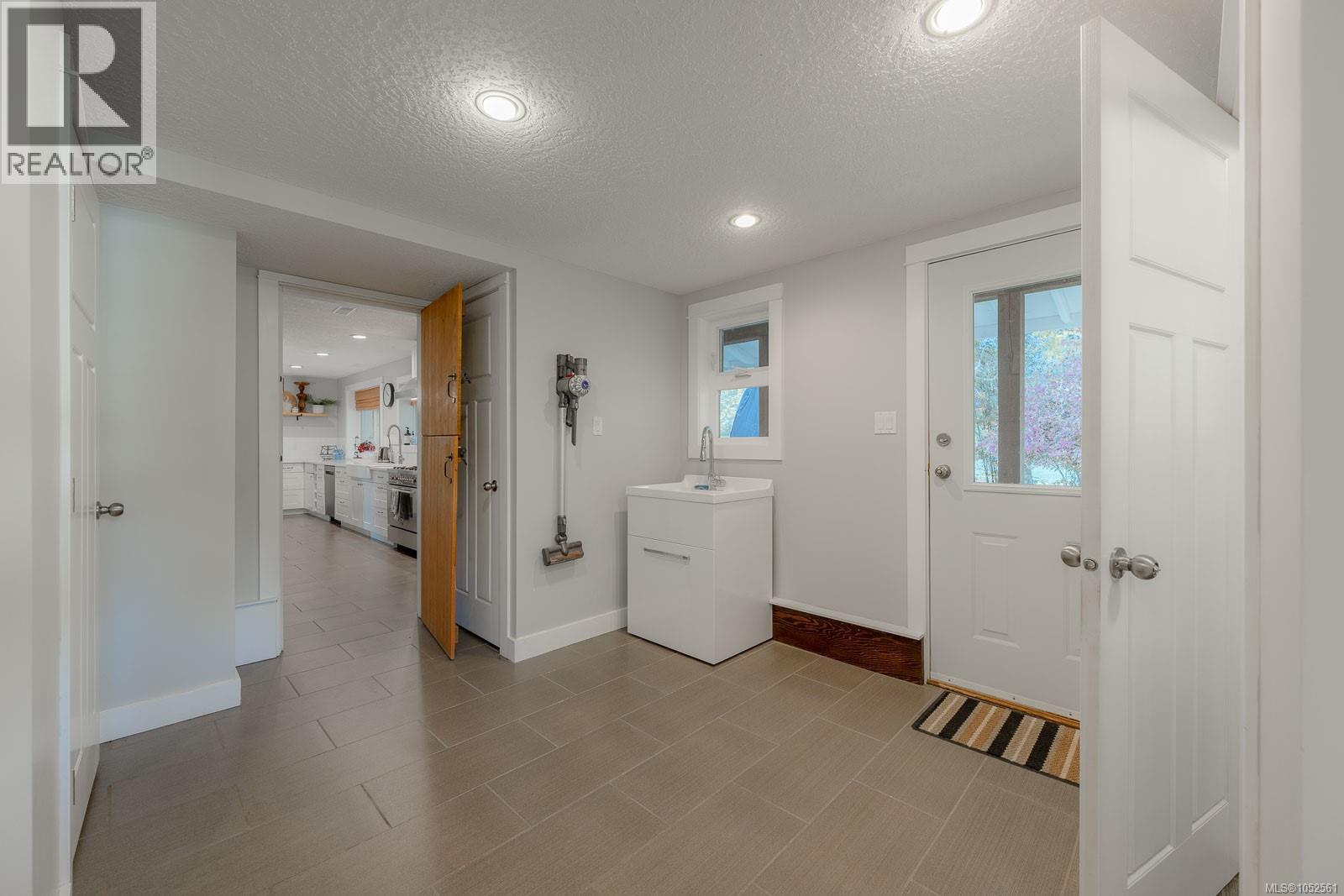 1035 Briarwood Cres