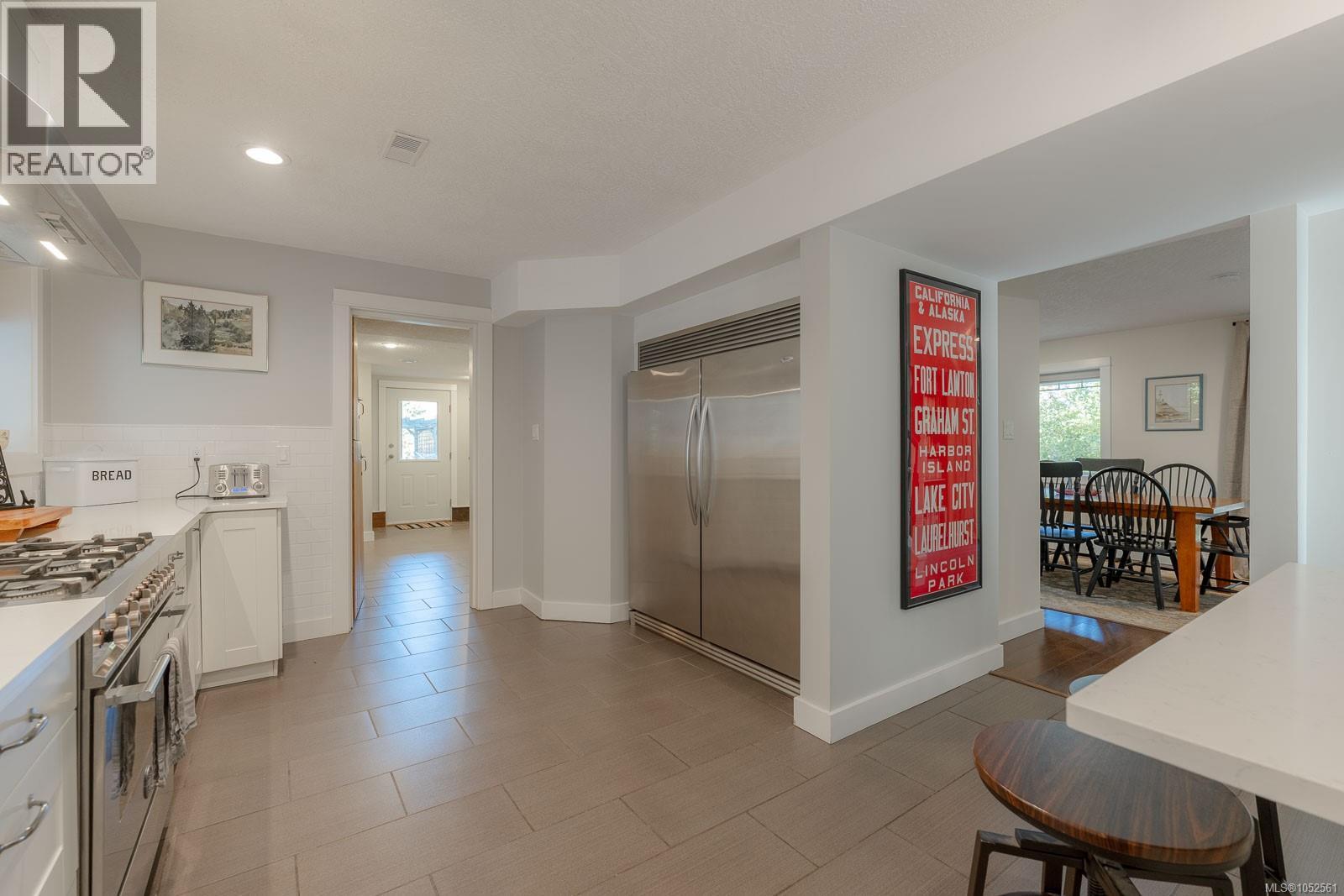 1035 Briarwood Cres