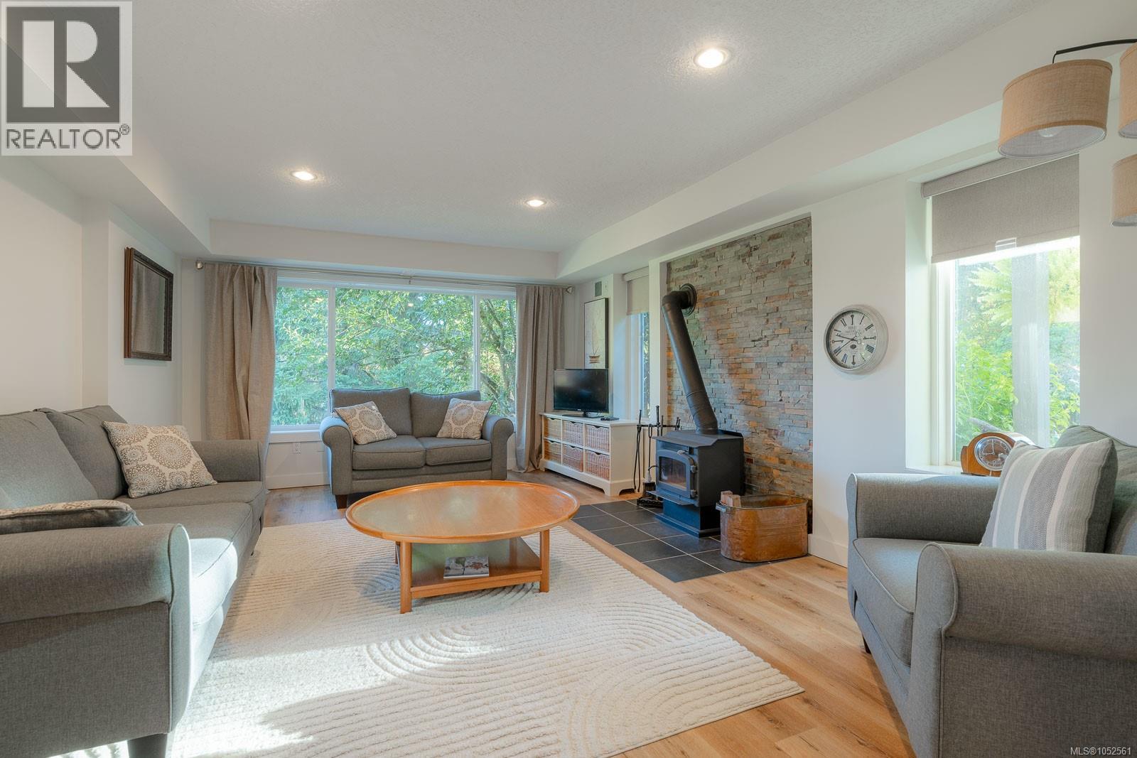 1035 Briarwood Cres