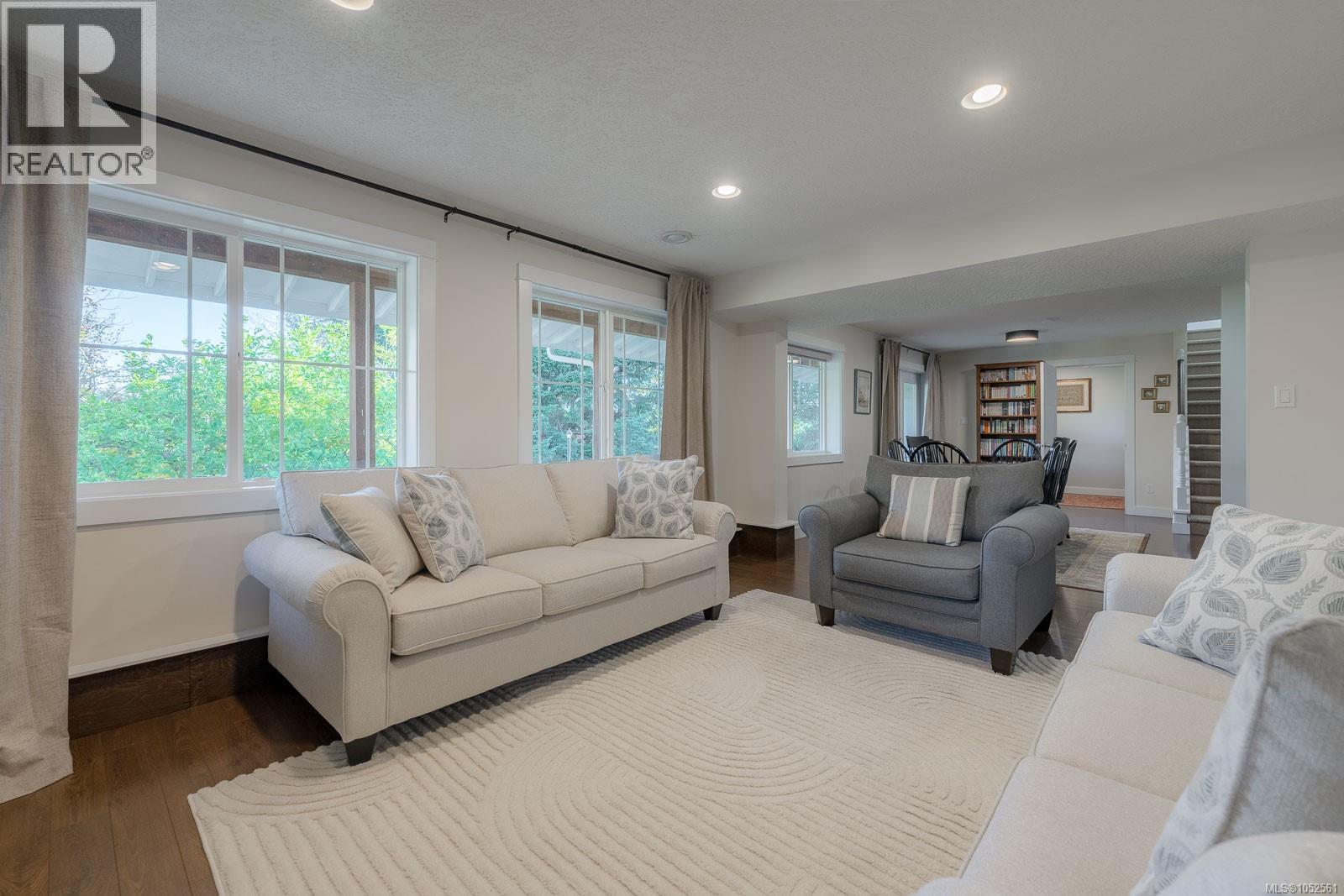 1035 Briarwood Cres
