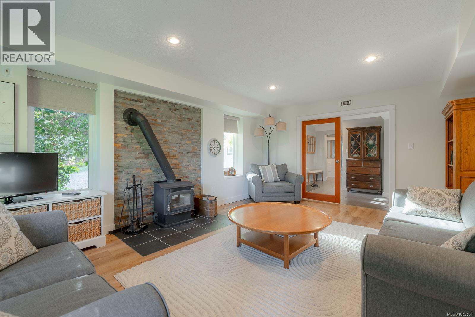 1035 Briarwood Cres