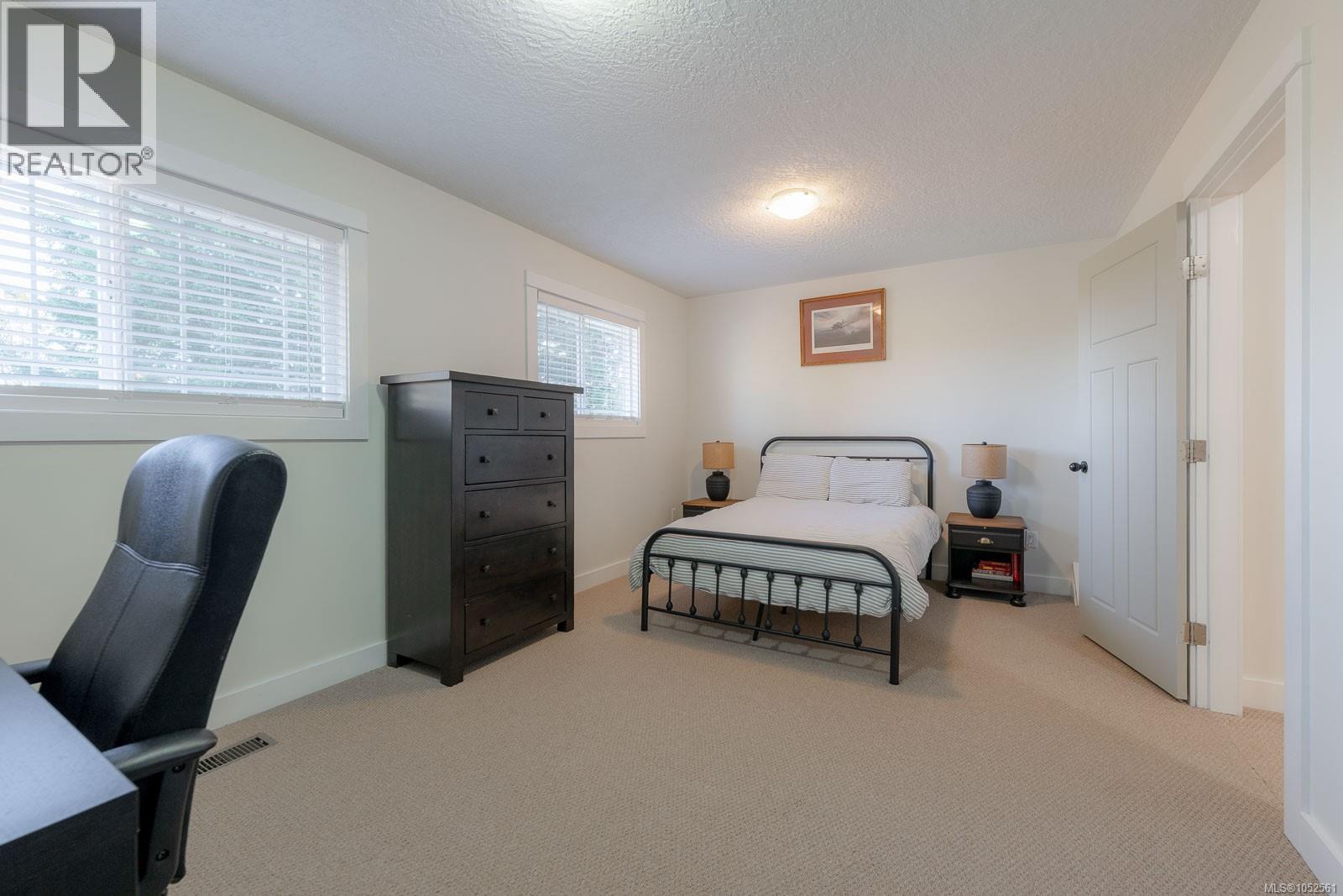 1035 Briarwood Cres