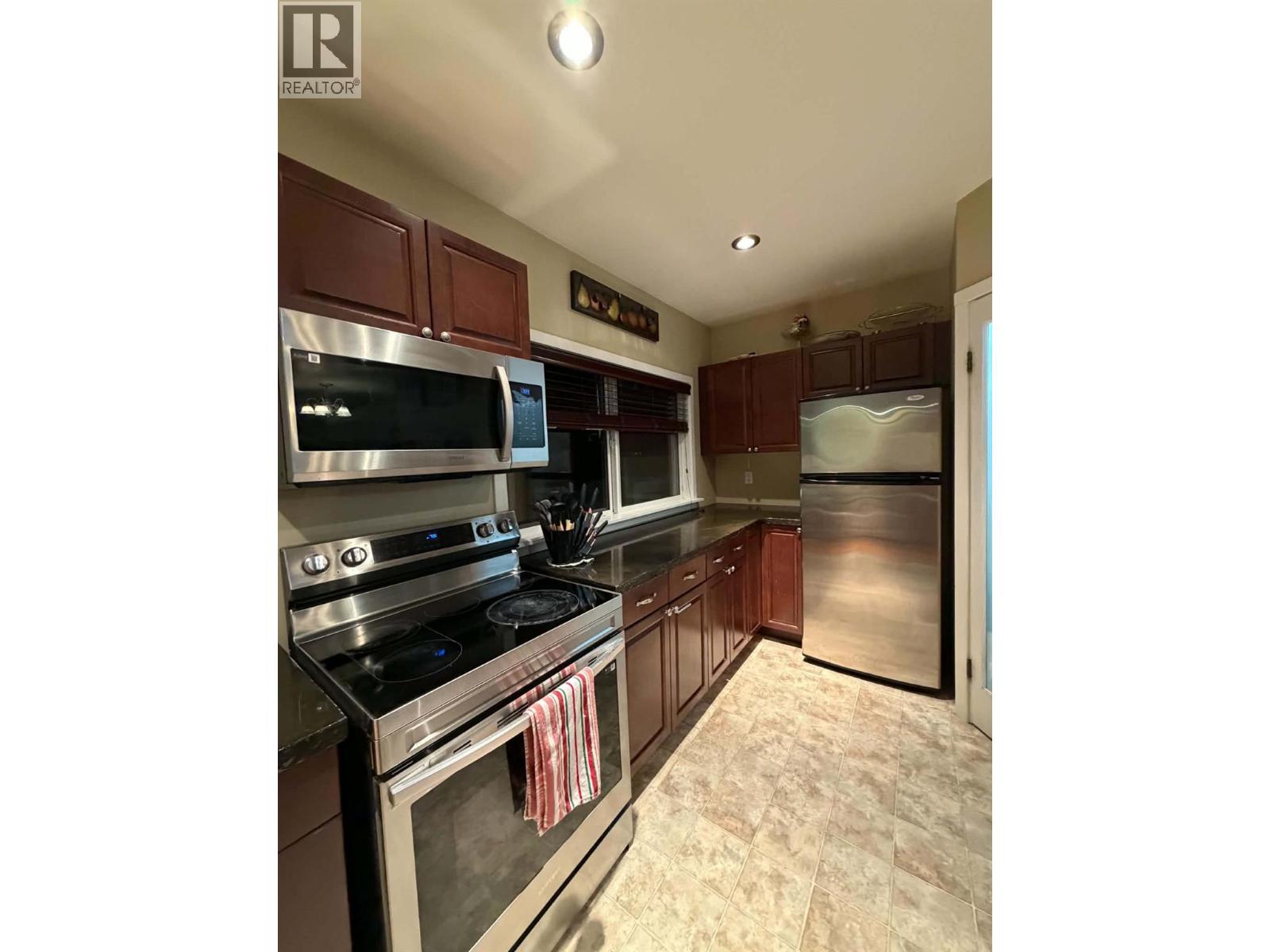 869 106 Avenue, Dawson Creek, British Columbia  V1G 2N6 - Photo 10 - 10404632